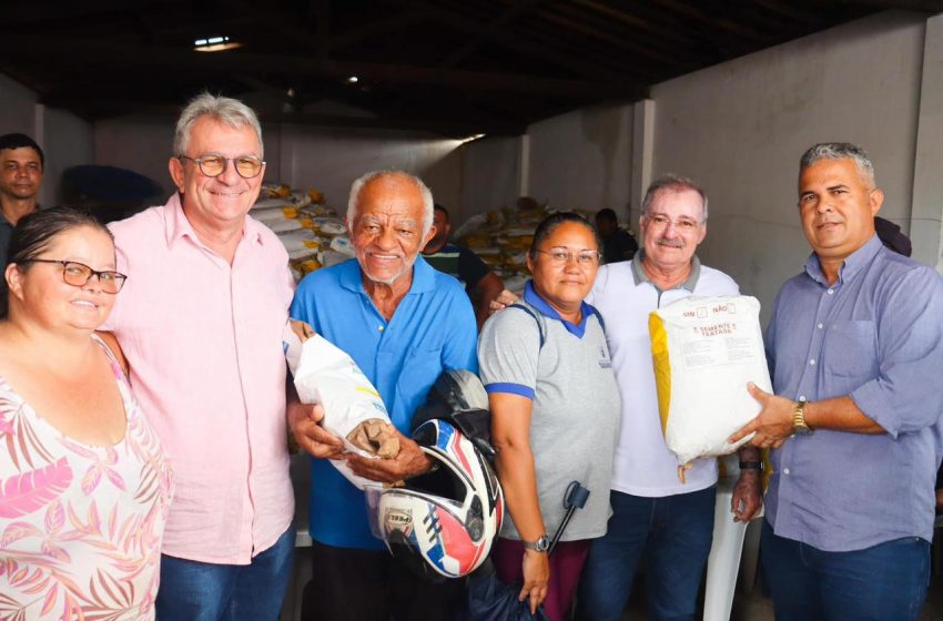  Prefeitura entrega 40 toneladas de sementes à agricultores